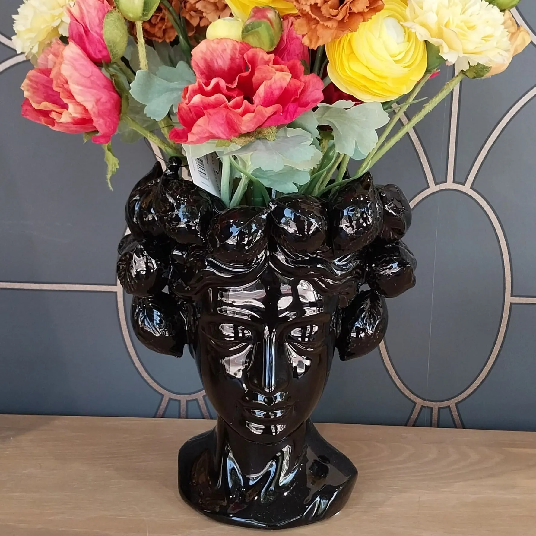 Lemon Head Vase Black 25X27