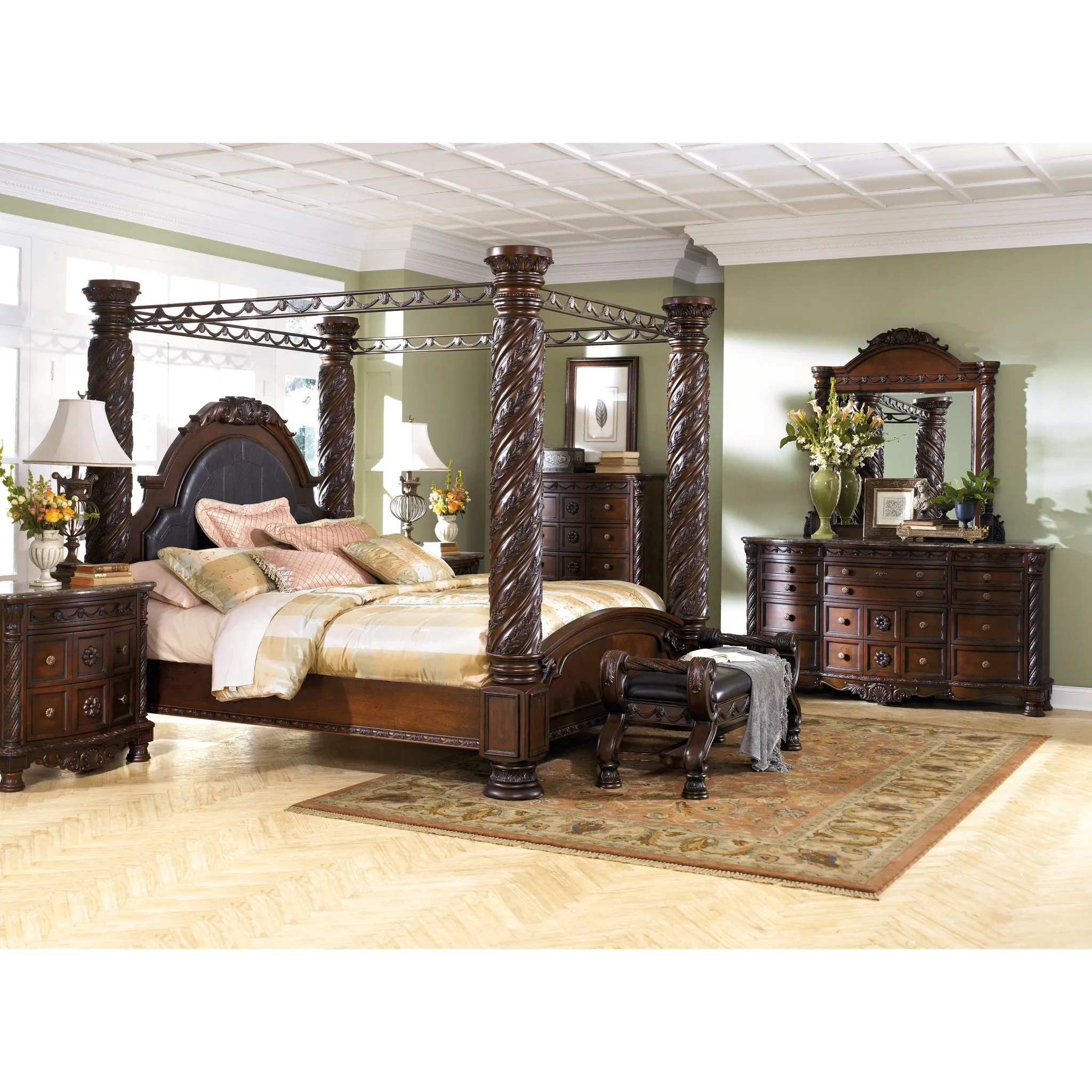 North Shore 5 Piece King Canopy Bed