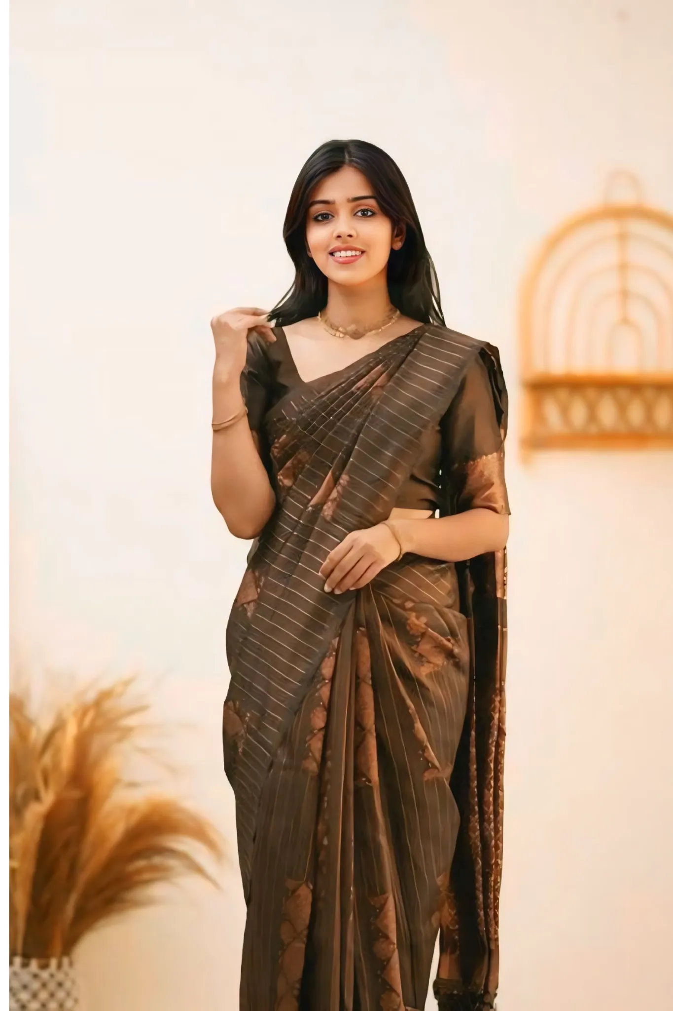 WOMAN’S BEAUTIFULLY DESIGNED TRADITIONAL INDIAL CULTURAL SAREE